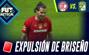 Toluca se queda con 10: Antonio Briseño es expulsado ante León