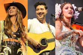 Mumford & Sons Joined by Lainey Wilson and Sierra Ferrell in Nashville