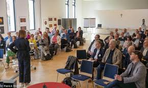 Kirche im Wandel: Wie Personalentwicklung trotz weniger Mitarbeitender gelingen soll