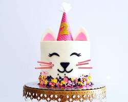 cat with a birthday cake and party hatの画像