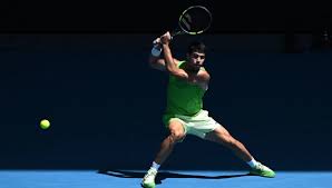 Alcaraz se prepara en condiciones extremas antes de su duelo de cuartos en Melbourne