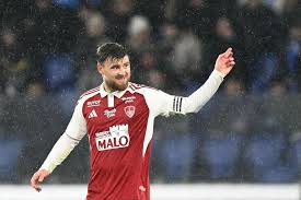 Stade Brestois - RC Strasbourg. C’était à l’aller, le missile de Magnetti avait illuminé le match