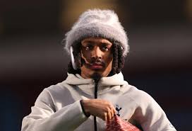 ¿Por qué Djed Spence no está en el equipo de Tottenham para enfrentar a Fulham? Infortunio en pierna y el impacto en el esquema táctico