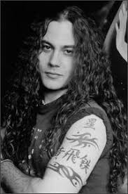 Last night it was discovered that former Alice In Chains bassist Mike Starr, who was in the band from 1987 to 1993, had passed away. He was 44 years old. - MikeStarr