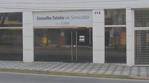 Recém-nascido é socorrido após ser encontrado na lixeira de banheiro em hospital no interior de SP