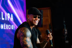 Léo Santana Agita Salvador! Show Gratuito Imperdível Marca 20 Anos de Carreira!