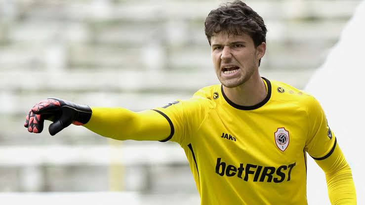 Man Utd's next goalkeeper? Transfer target talks up Old Trafford move  despite ongoing Emi Martinez links | Goal.com Ghana