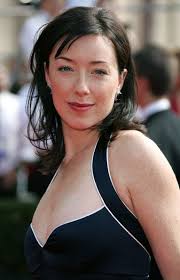 Actress Molly Parker arrives at the 57th Annual Emmy Awards held at the Shrine Auditorium on September 18, 2005 in Los Angeles, California. - 57th%2BAnnual%2BEmmy%2BAwards%2BArrivals%2BRlNU4BCkjvQl