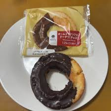 ファミマの“チョコ少なすぎ”『オールドファッションドーナツ』がX3600万閲覧の衝撃、「製造中のミス? エラー?」中身を検証してみた