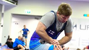 ”Päätin, etten ansaitse jatkaa” – Elias Kuosmanen oli luovuttanut, kun yksi salireissu muutti kaiken