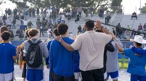 `Runners Shut Out Warriors on Senior Day