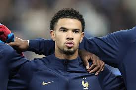 France’s Warren Zaïre-Emery shows frustration over lack of playing time