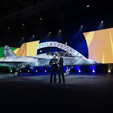 Lucro líquido ajustado da Embraer (EMBJ) cresce 25,1% no 2T26, puxado por Defesa e Segurança