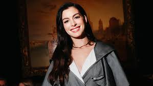 Anne Hathaway anuncia que está embarazada de su tercer hijo