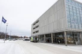 Poliisi poisti ihmisiä Teemu Keskisarjan luennolta Oulussa