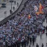 الأتراك يحتشدون ضد الديكتاتور أردوغان..