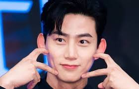 옥택연 비공개 결혼식 사진 유출... 신부 얼굴까지 동의 없이 유포 "논란"