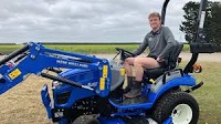New Holland renews sponsorship of nation’s FMG Young Farmer of the Year award and celebrates with presentation of tractor prize