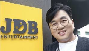 Geger CEO JDB Entertainment Selingkuh dengan Member Grup Idol