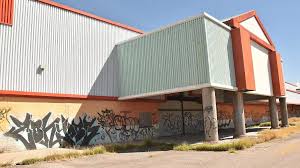 De supermercado a ruina urbana: Así luce la Tienda Ley en Chihuahua tras ser cerrada en 2013