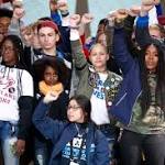 Desmond Tutu awards peace prize