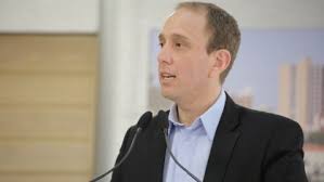 Republicanos suspende filiação de prefeito "tiktoker" Rodrigo Manga