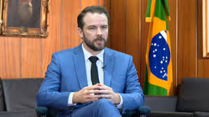 Ministro da Fazenda diz que pessoas e empresas alvos de sanções dos EUA já estavam sendo investigadas: 'interferência nos preocupa'