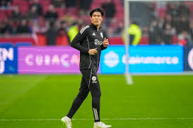 LIVE eredivisie | Ajax-trainer Grim kiest voor Bounida tegen Volendam, Weghorst en Tomiyasu op de bank
