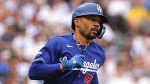 Mookie back in Dodgers' lineup for opener vs. Padres