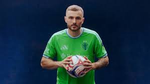 SEAvTIG Starting XI: Jesús Ferreira lines up on the right wing, Rothrock on the left