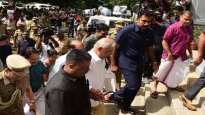 SFI protests against governor at KU