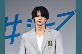 M!LKの最新MV 宇宙を駆ける「アメ車」が存在感バツグン (2026年4月5日掲載)