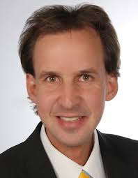 Seit August 2013 hat Dr. Johannes Fleckenstein die stellvertretende Leitung des Wissenschaftszentrums der deutschen Ärztegesellschaft für Akupunktur DÄGfA ... - Fleckenstein_Foto_350x4501