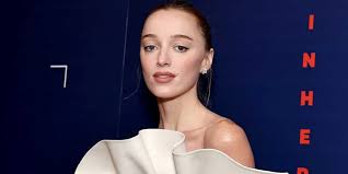 'Bridgerton' Star Phoebe Dynevor Just Opened Up About Emily Henry's 'Beach Read' — & Gus Everett