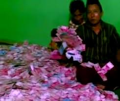 Hasil gambar untuk uang milyaran rupiah
