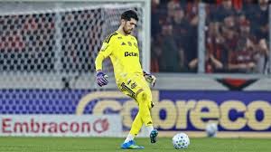 Rossi explica lance e desabafa sobre falha em empate do Flamengo: 'Por que não posso errar?'