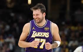 Luka Dončić’s Secret Influence: How Lakers’ Kevon Looney Swoop Exposes Pelicans’ Costly Mistake