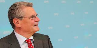 Anders als die Parteispitze will Fraktionsvize Dietmar <b>Bartsch Joachim</b> Gauck <b>...</b> - gauck