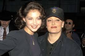 Wynonna and Ashley Judd: Untold Truth Premiere