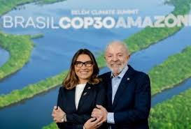 Janja briga sozinha contra baixaria de adversário de Lula em debate