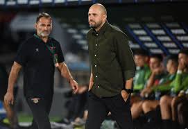 Insólito en el Palermo: Hincha irrumpe y encara al DT Jadson Viera