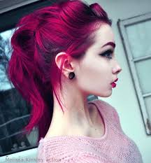 Résultat de recherche d'images pour "cheveux brune avec pointe  fushia"