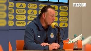 Gabriel Milito se enganchó con periodista