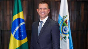 Campanha de Douglas Ruas é acionada na Justiça Eleitoral por craque da Seleção Brasileira