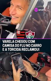 Lateral chega ao CT do Flamengo com camisa do Fluminense no carro; veja