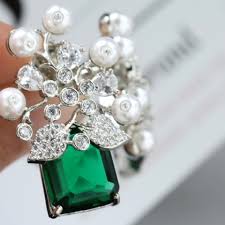Standout Grape Vine Inspired Green Studs - Product from Jewelry Auctioned