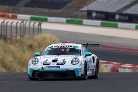 Silvio Morestoni se prepara para o desafio da corrida de 300 km da Porsche Cup no Algarve