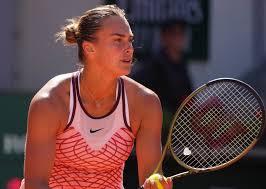 Aryna Sabalenka vence Peyton Stearns na estreia em Madrid e avança na defesa do título