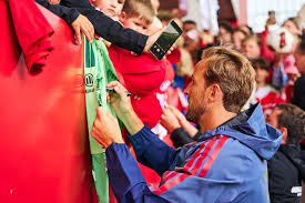 Harry Kane Emerges as Favorite for Ballon d’Or Following Historic Season with Bayern Munich