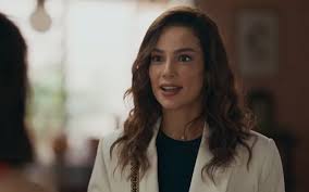 Com aneurisma, Bruna vira aliada de Adriana sem querer em Quem Ama Cuida